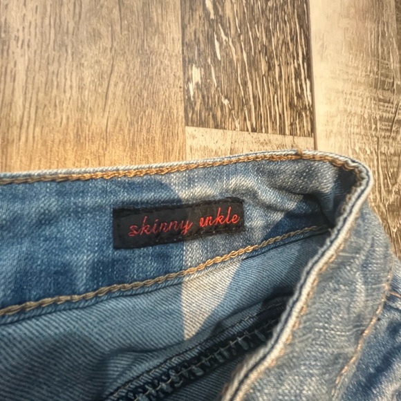 Earl Jeans Light Blue Straight Leg with Embroidery - Picture 3 of 4